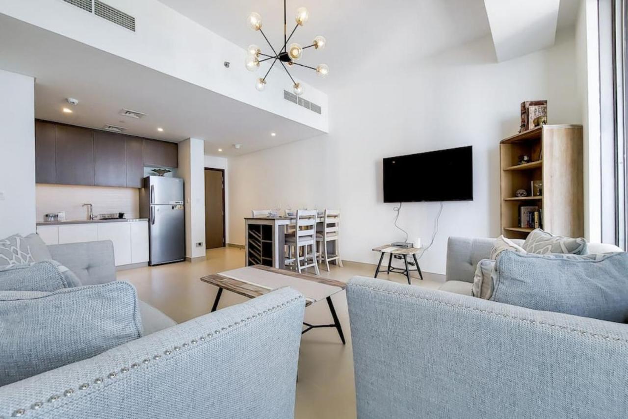 5242 Tower 2 - Light One Bedroom Dubai