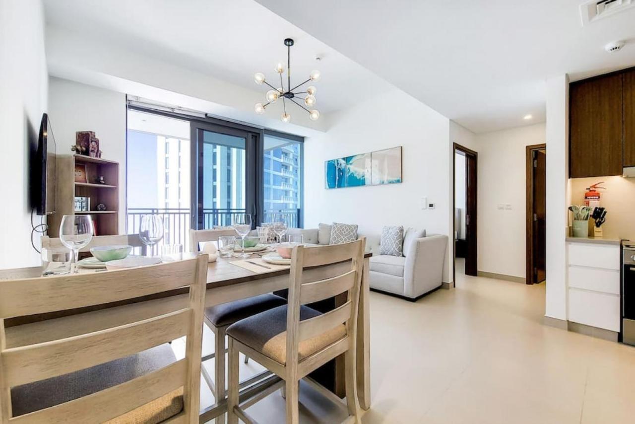 5242 Tower 2 - Light One Bedroom Apartment Dubai