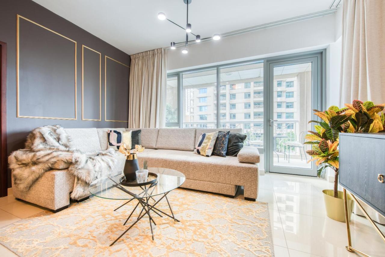 Apartment Maison Privee - Radiant Urban Retreat With Iconic Burj Khalifa Vws Dubai