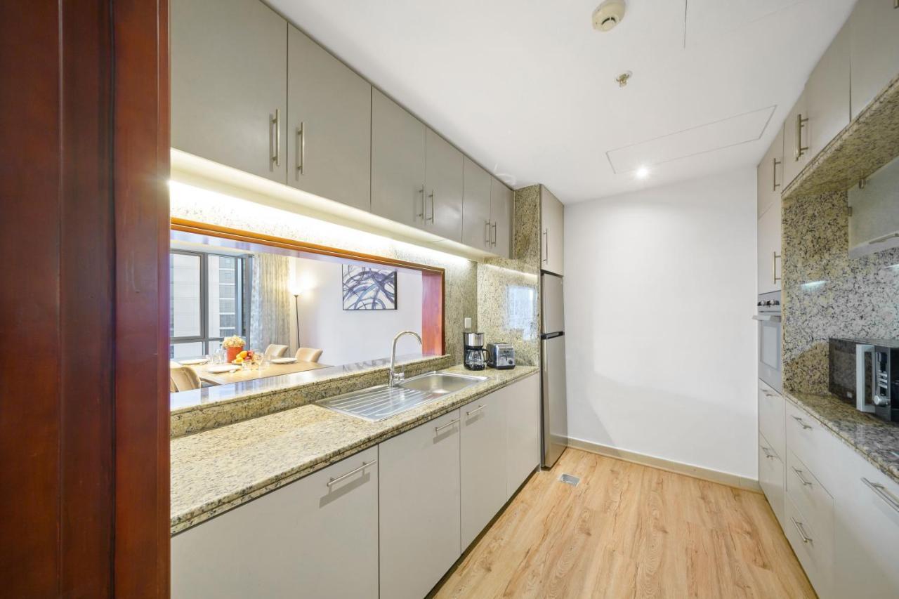 Contemporary & Roomy 2br With Burj Khalifa View Apartment