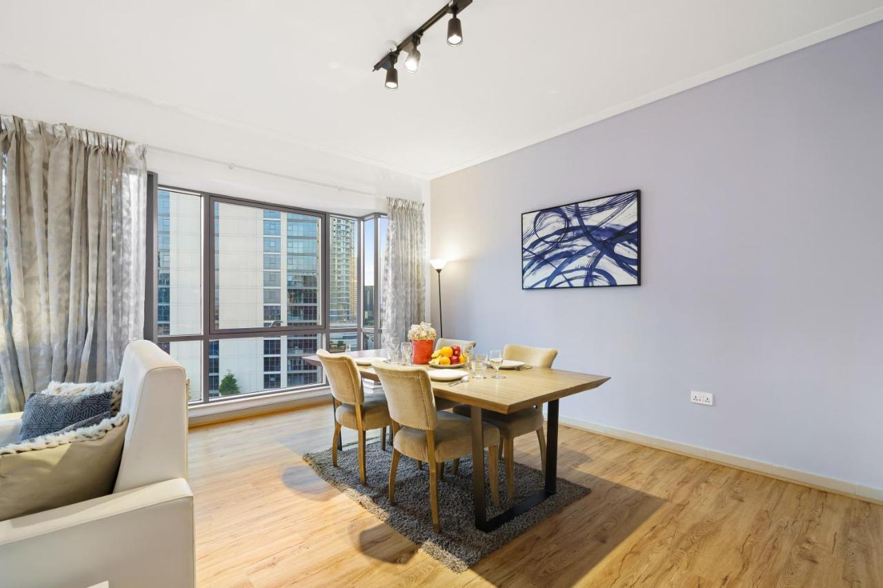 Contemporary & Roomy 2br With Burj Khalifa View * Dubai