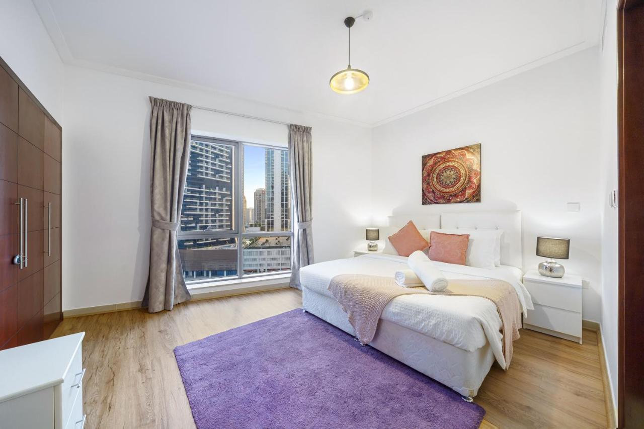 Contemporary & Roomy 2br With Burj Khalifa View
