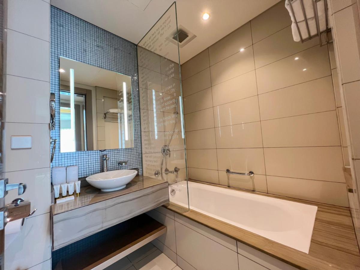 Luton - Damac Paramount Amazing 3br, Business Bay, - 26ab05