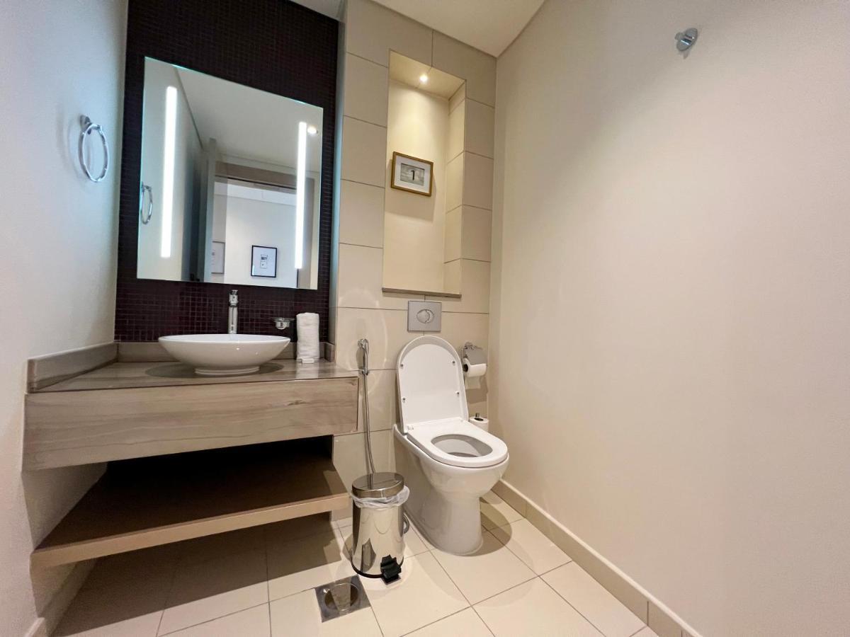 Luton - Damac Paramount Amazing 3br, Business Bay, - 26ab05 Dubai