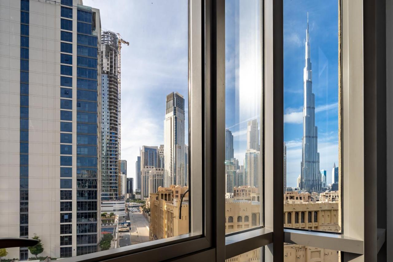 Contemporary & Roomy 2br With Burj Khalifa View Dubai