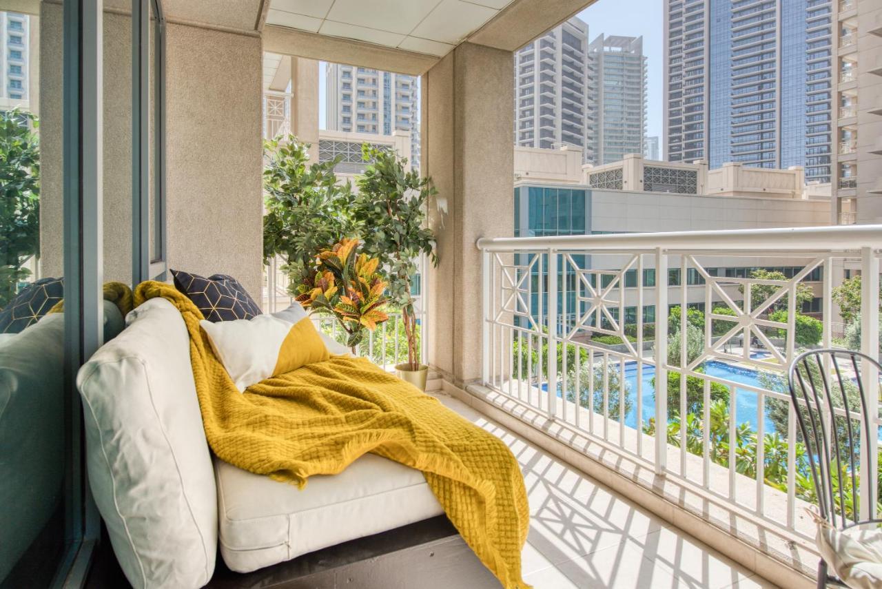 Apartment Maison Privee - Radiant Urban Retreat With Iconic Burj Khalifa Vws Dubai