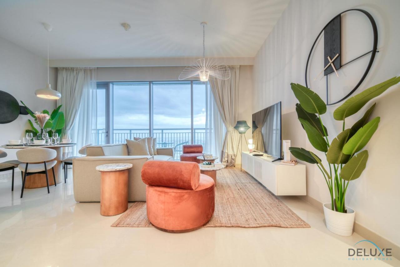 Alluring 1br At Harbour Views Tower 1 By Deluxe Homes