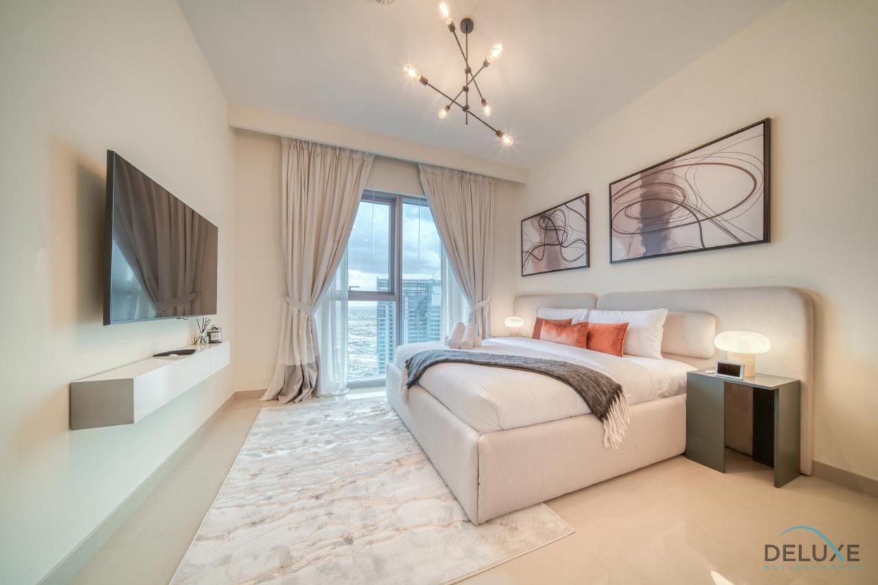 Alluring 1br At Harbour Views Tower 1 By Deluxe Homes
