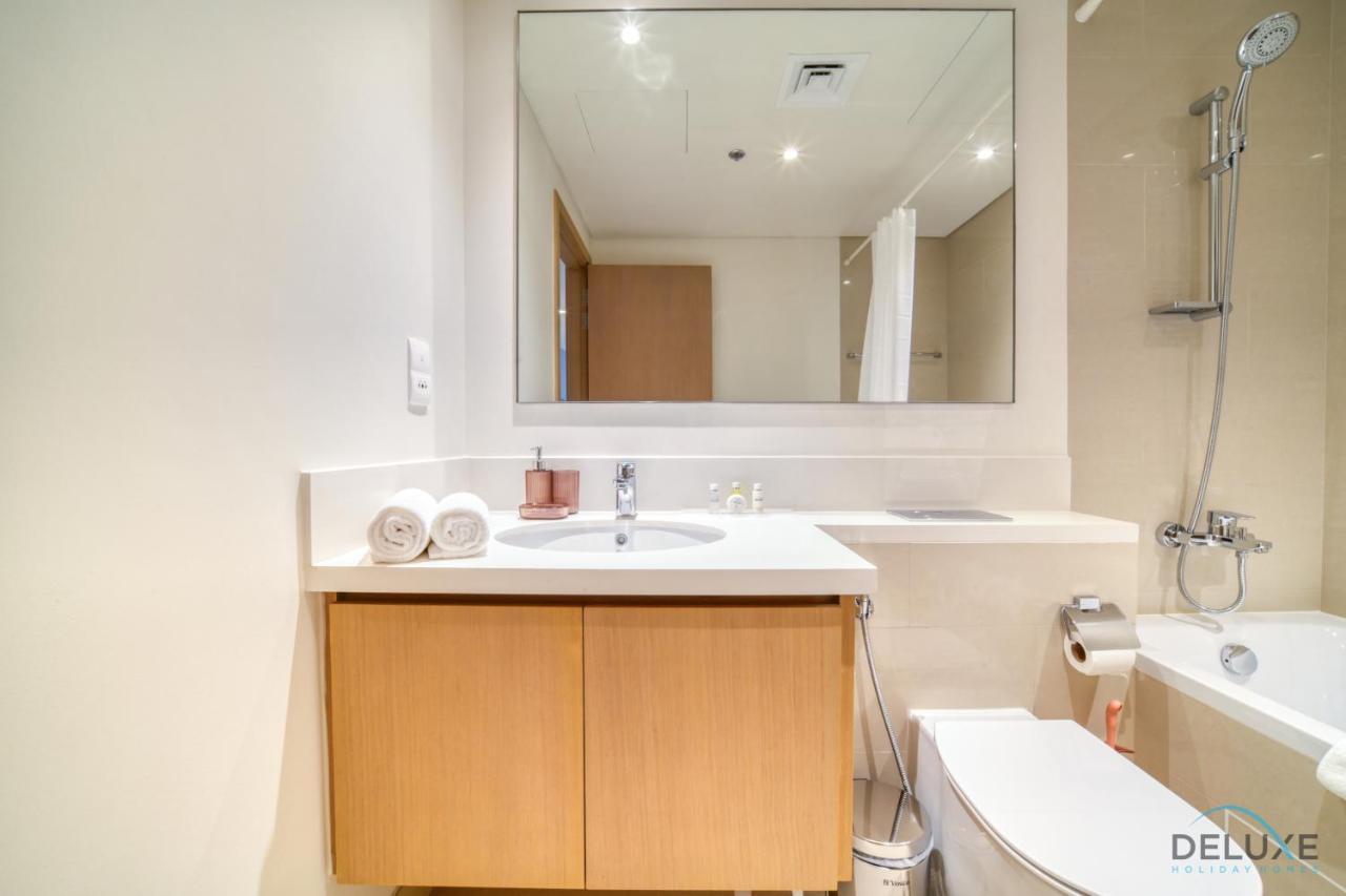 Alluring 1br At Harbour Views Tower 1 By Deluxe Homes Apartment