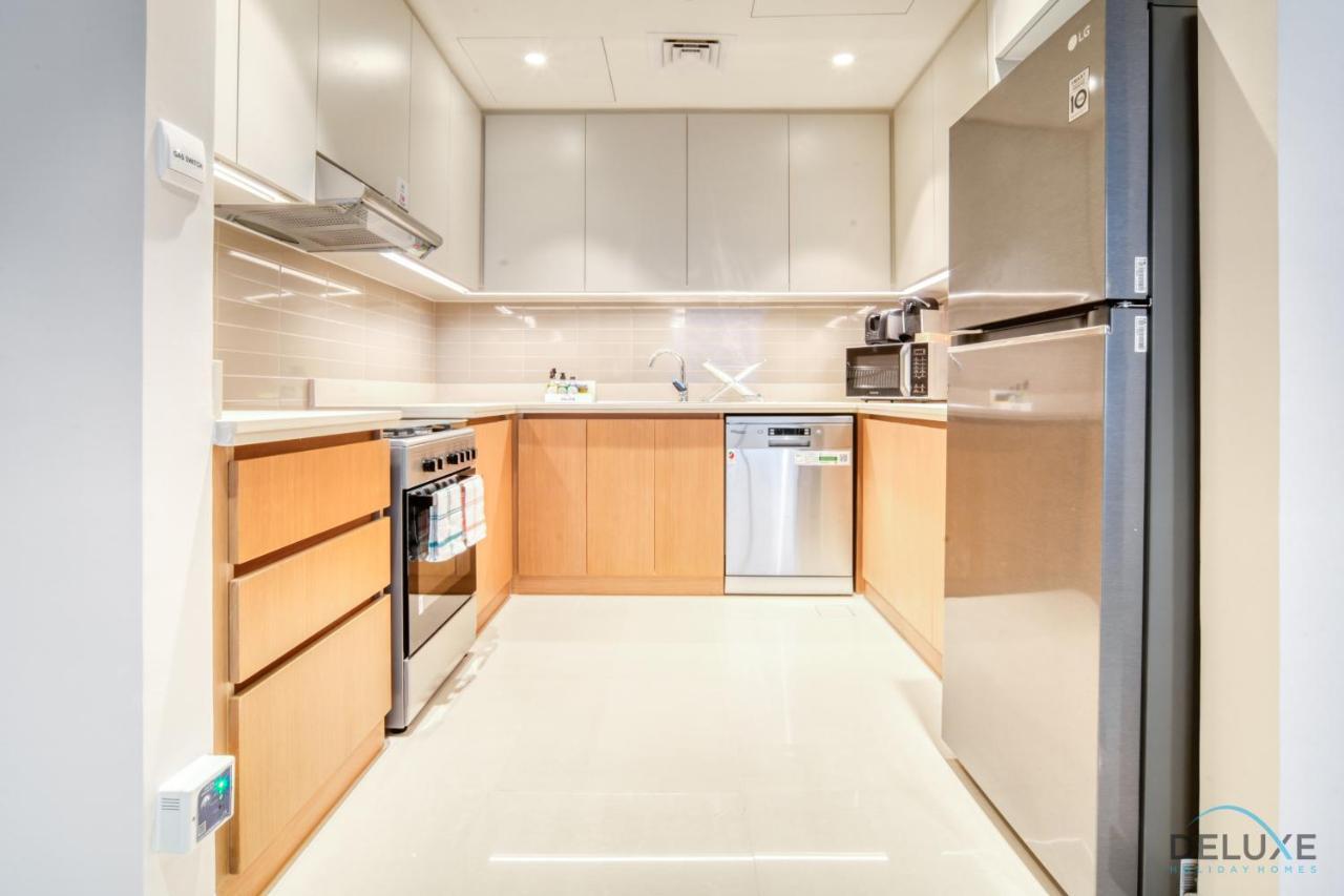 Alluring 1br At Harbour Views Tower 1 By Deluxe Homes