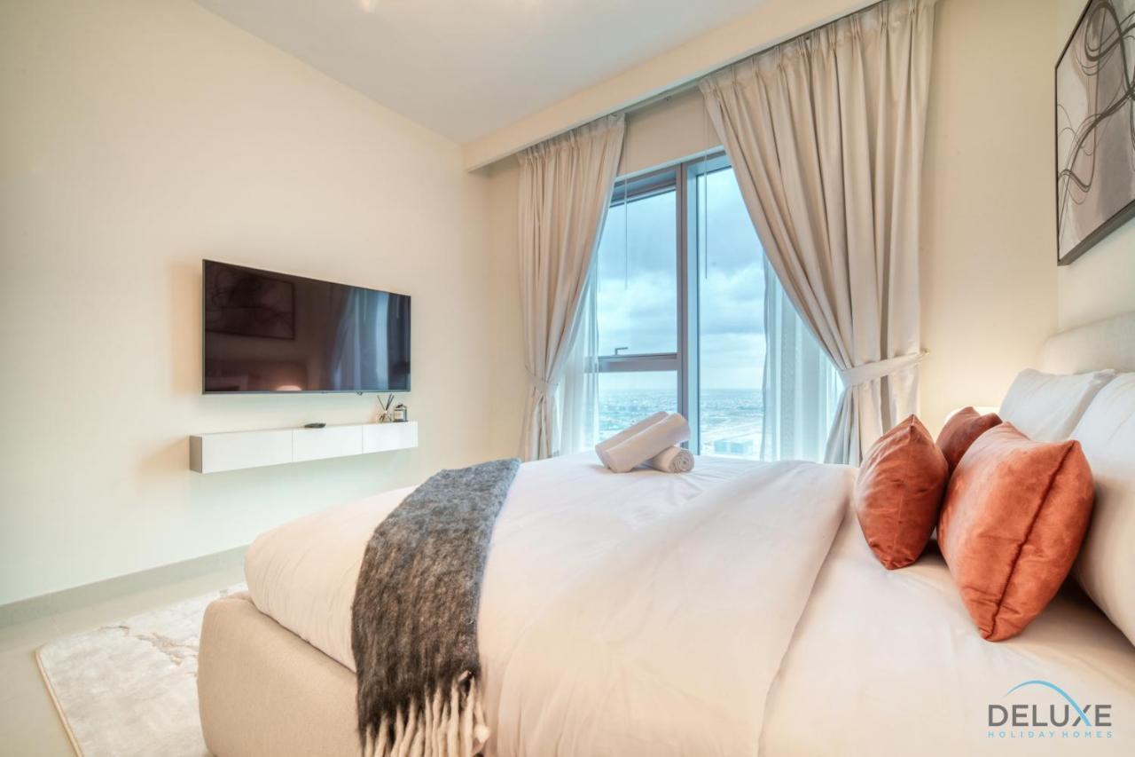 Alluring 1br At Harbour Views Tower 1 By Deluxe Homes