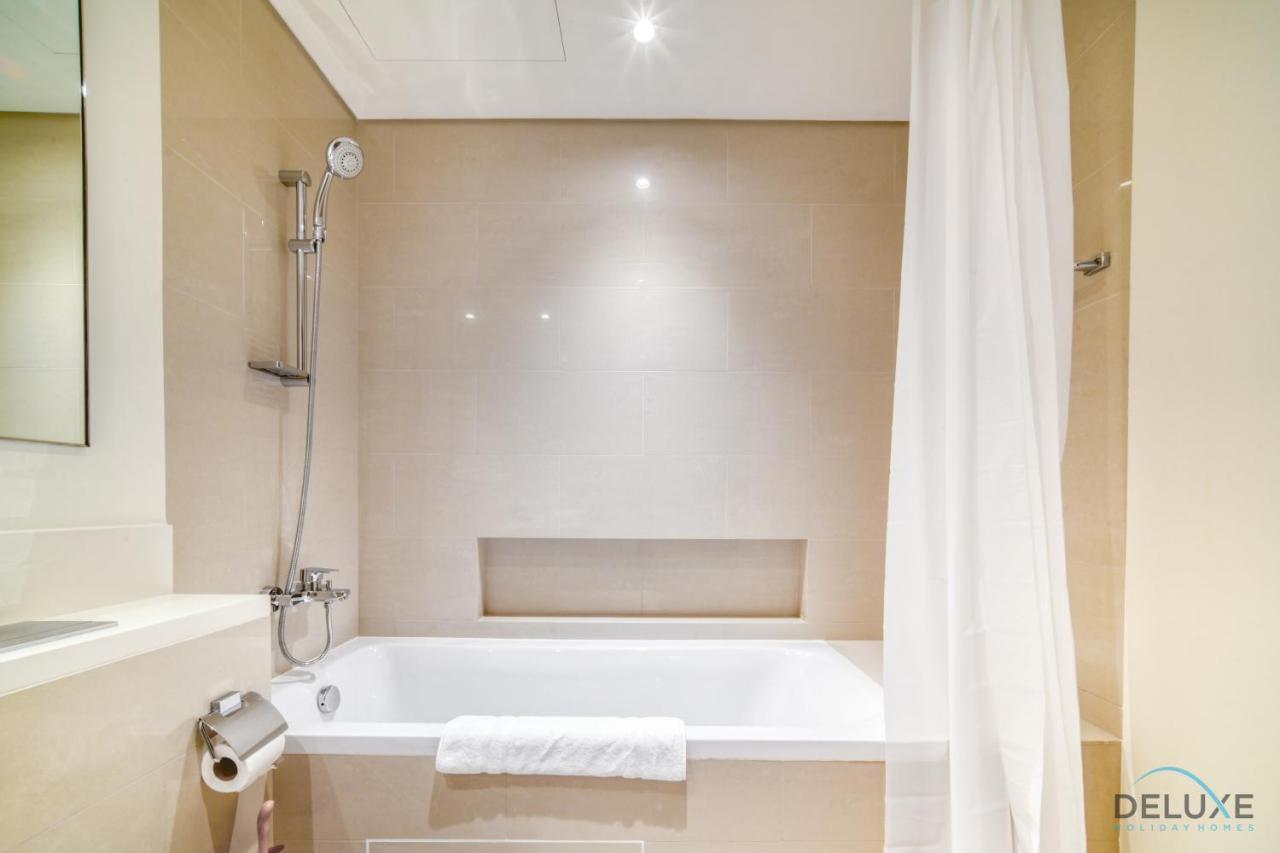 Apartment Alluring 1br At Harbour Views Tower 1 By Deluxe Homes