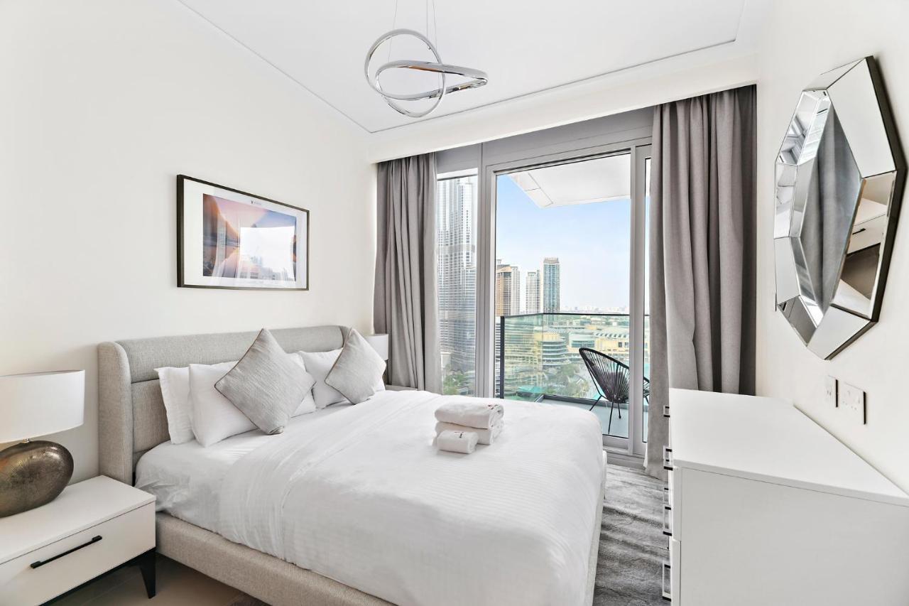 Elegant 3 Bedroom In Downtown, With Burj Khalifa And Fountain Views Apartment