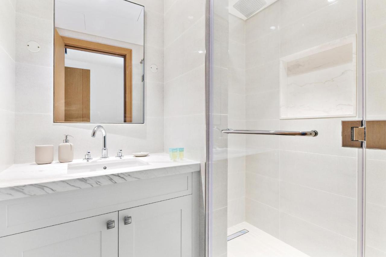 Apartment Elegant 3 Bedroom In Downtown, With Burj Khalifa And Fountain Views