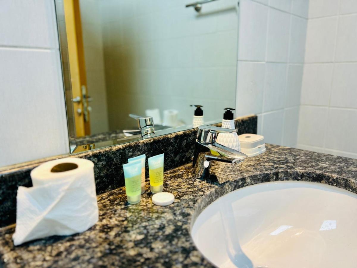 Bright And Luxury 1 Bedroom On Canal Apartment Dubai