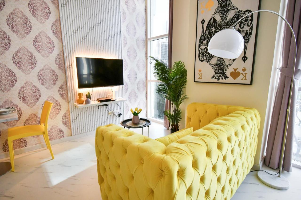 Apartment Scala Tower Chic With A Twist *