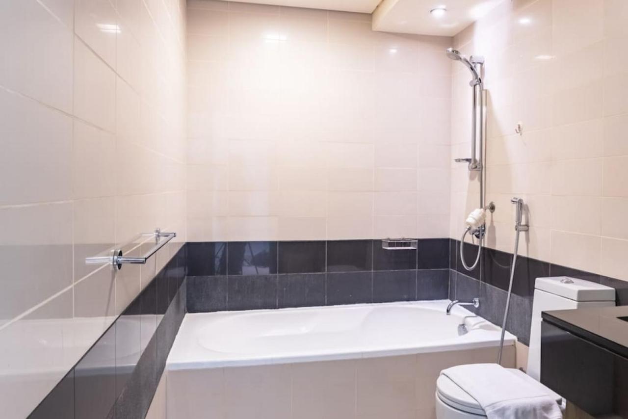 The Lofts, Downtown - Bright One Bedroom * Dubai