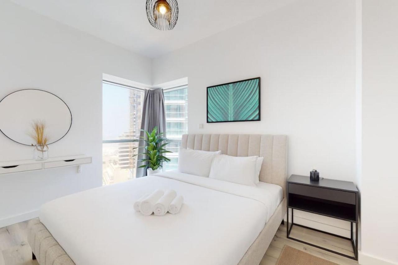 Marina Tower, Marina - Exquisite Three Bedroom