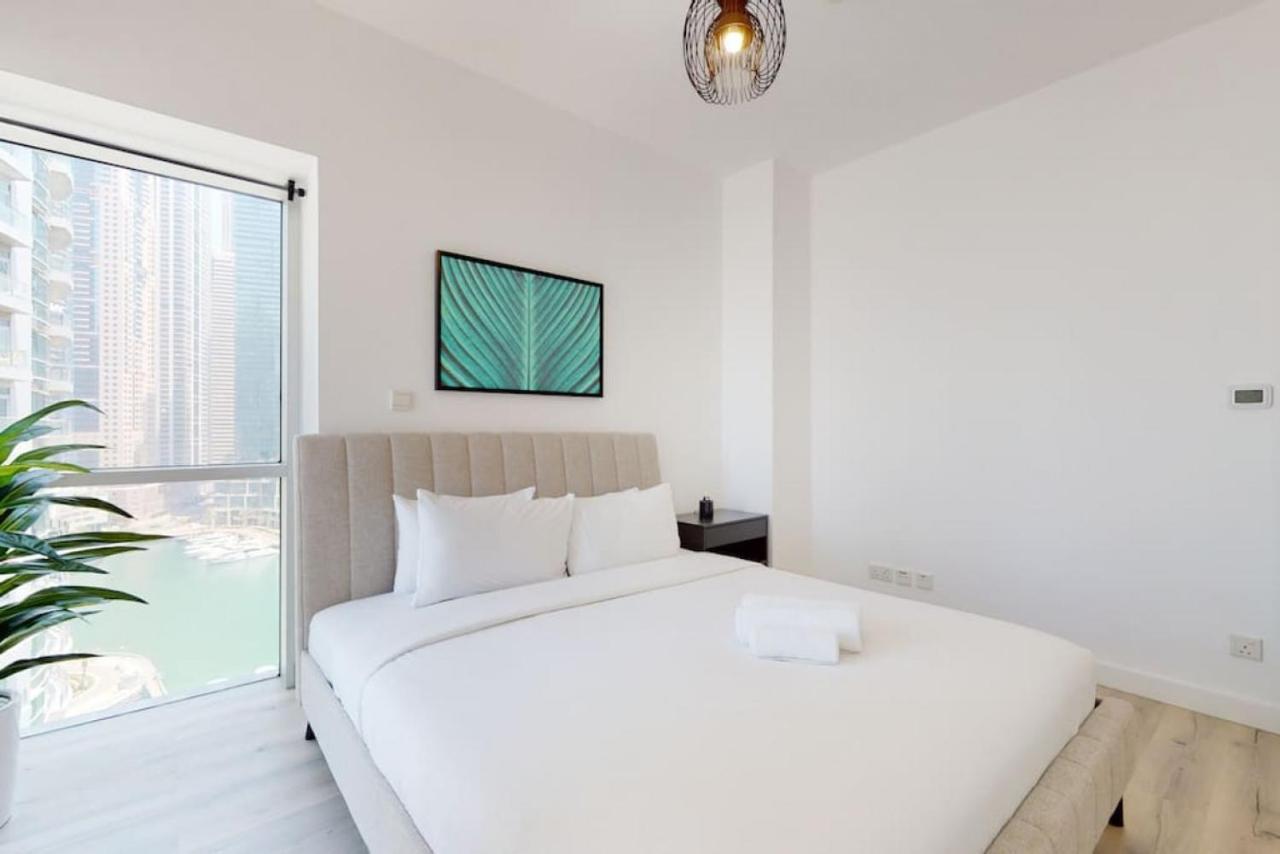 Marina Tower, Marina - Exquisite Three Bedroom Dubai