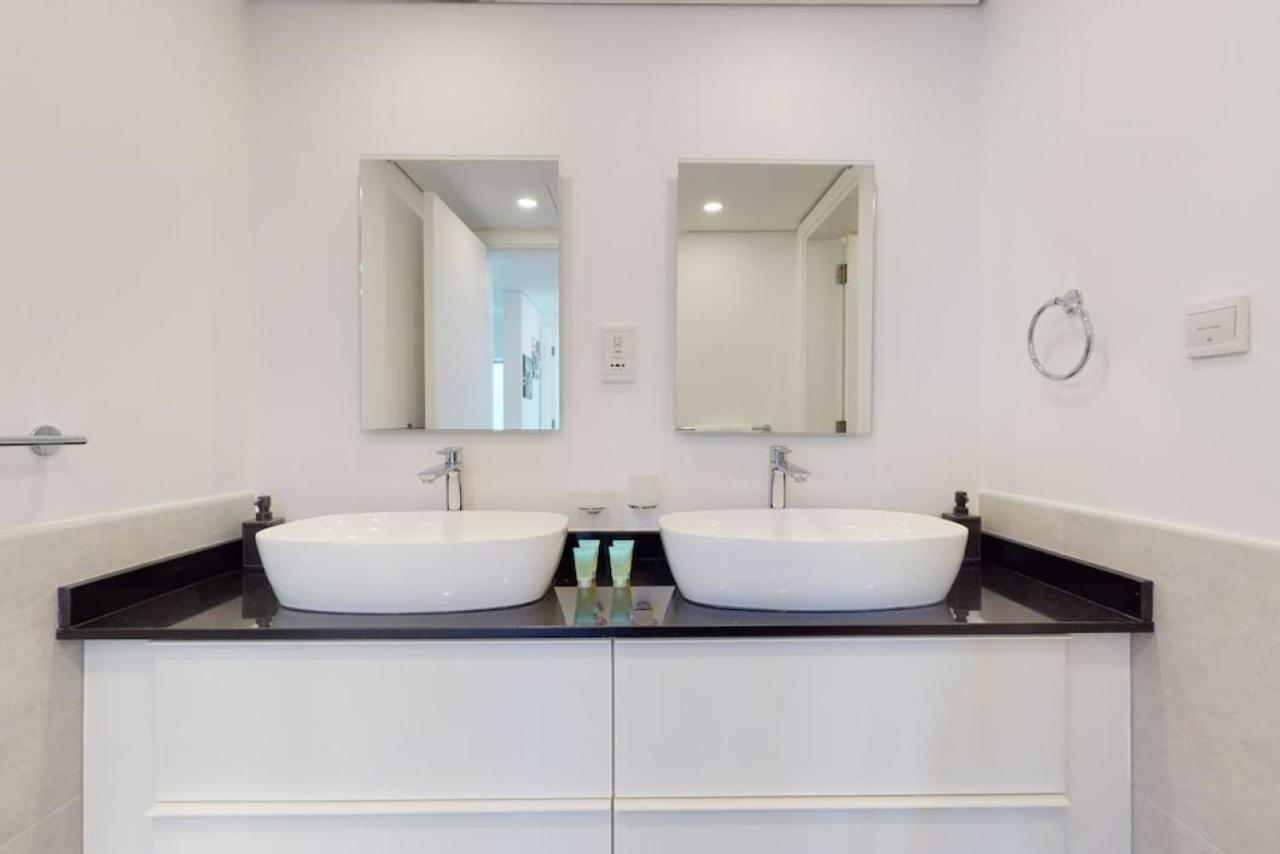 Apartment Marina Tower, Marina - Exquisite Three Bedroom Dubai