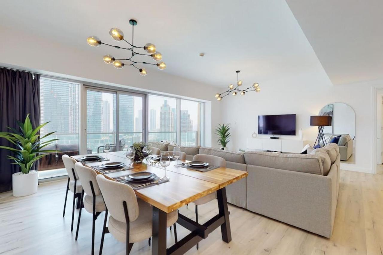Marina Tower, Marina - Exquisite Three Bedroom * Dubai