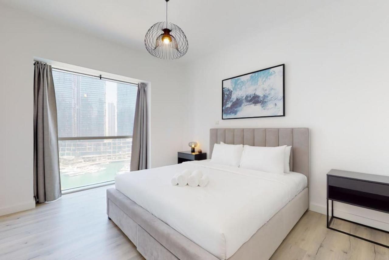 Marina Tower, Marina - Exquisite Three Bedroom Apartment Dubai