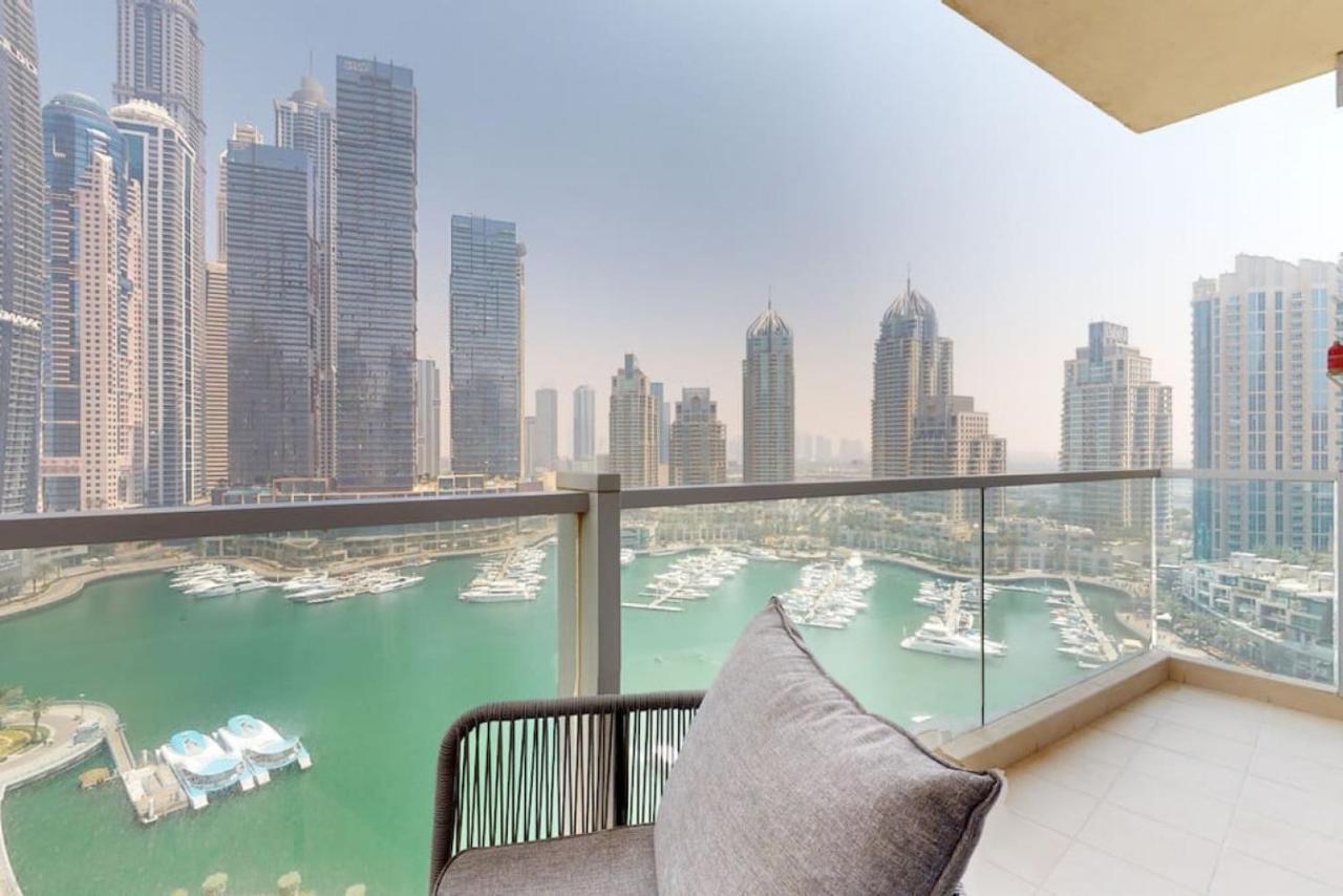 Marina Tower, Marina - Exquisite Three Bedroom *