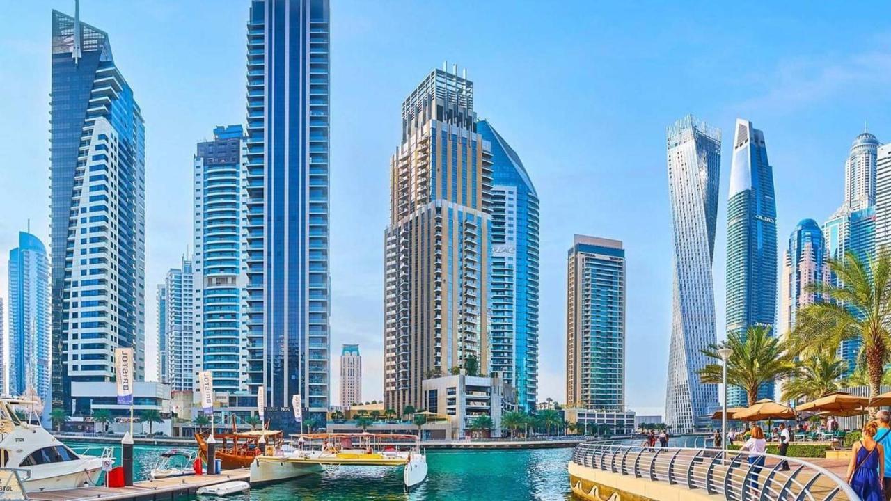 Marina Tower, Marina - Exquisite Three Bedroom Apartment Dubai
