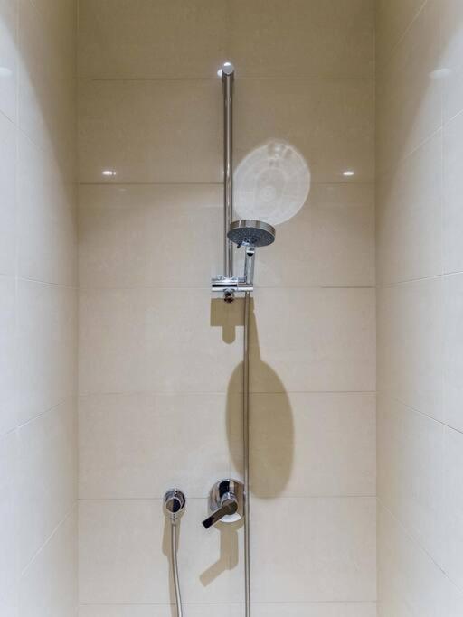 Sophisticated 2br In Unbeatable Downtown Location *