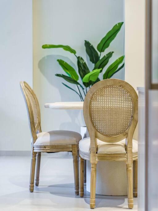 Sophisticated 2br In Unbeatable Downtown Location Dubai