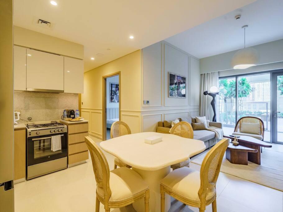Sophisticated 2br In Unbeatable Downtown Location Apartment *