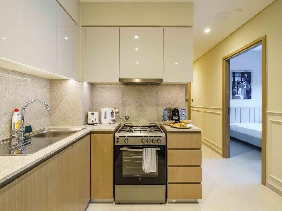 Sophisticated 2br In Unbeatable Downtown Location *