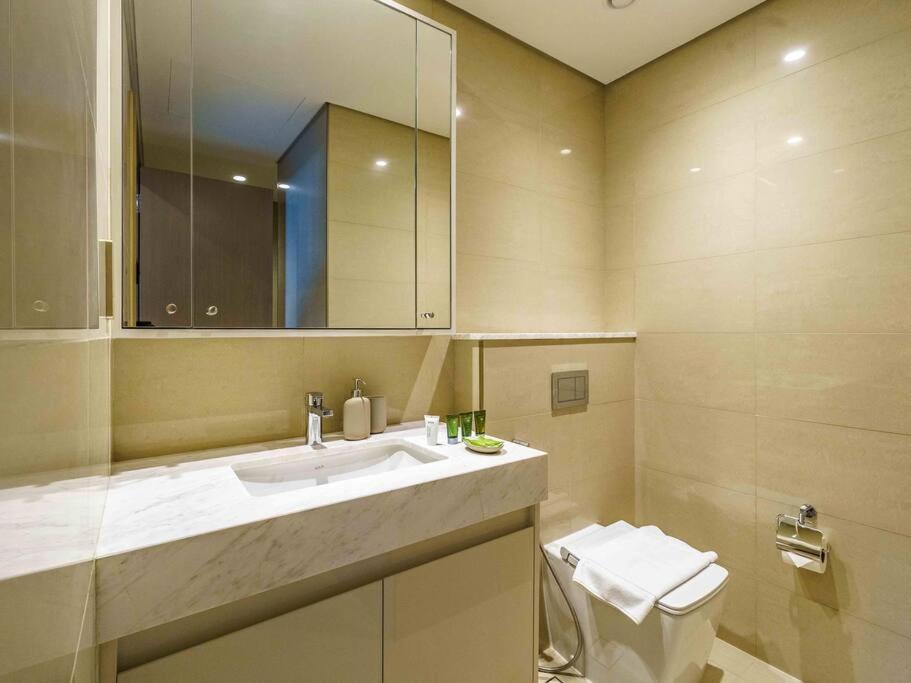 Sophisticated 2br In Unbeatable Downtown Location *