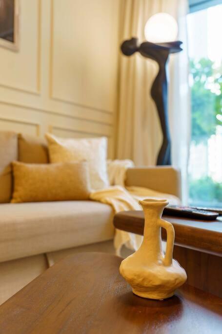Sophisticated 2br In Unbeatable Downtown Location Apartment