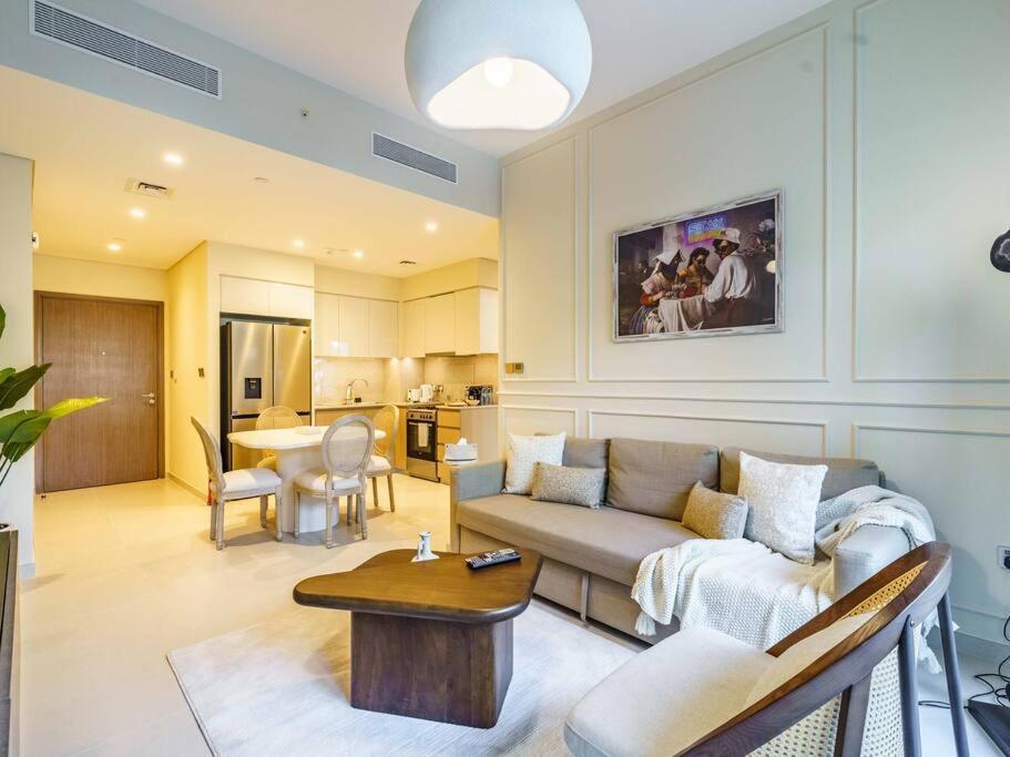 Sophisticated 2br In Unbeatable Downtown Location Apartment