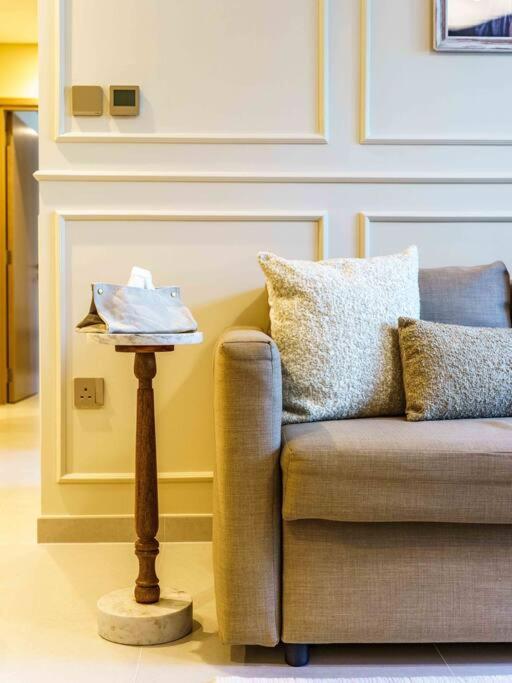 Sophisticated 2br In Unbeatable Downtown Location *