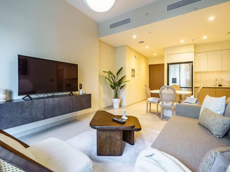 Sophisticated 2br In Unbeatable Downtown Location