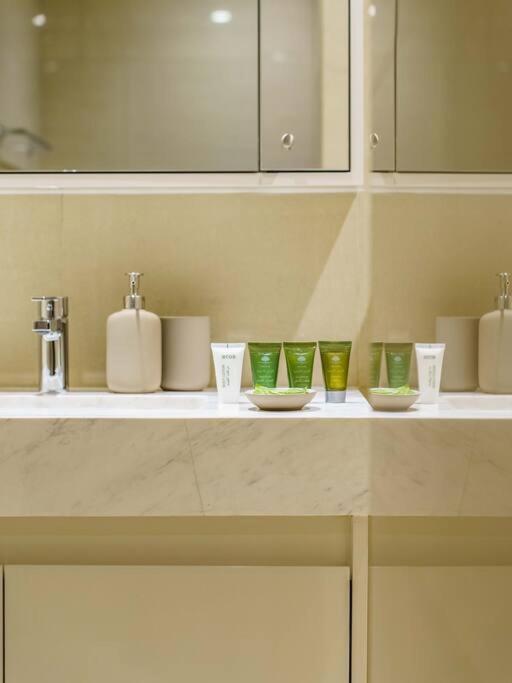 Sophisticated 2br In Unbeatable Downtown Location Apartment