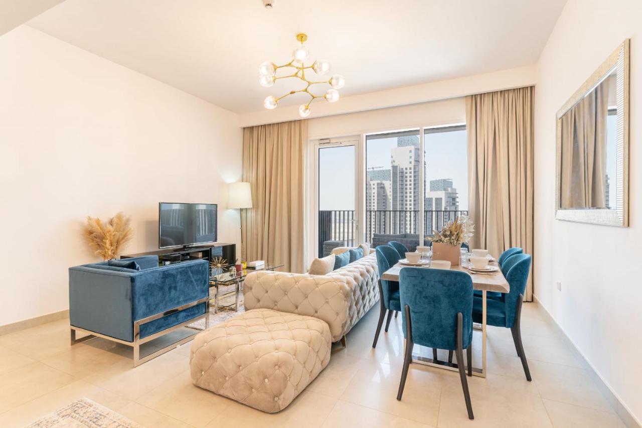 Spacious 2 Bedroom On High Floor In Creek Horizon - Allsopp&allsopp *