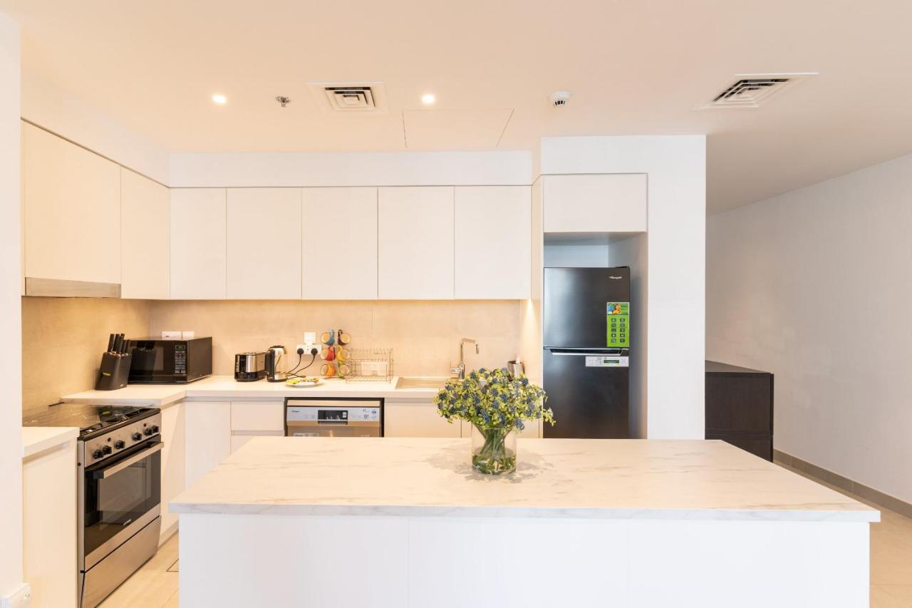 Spacious 2 Bedroom On High Floor In Creek Horizon - Allsopp&allsopp