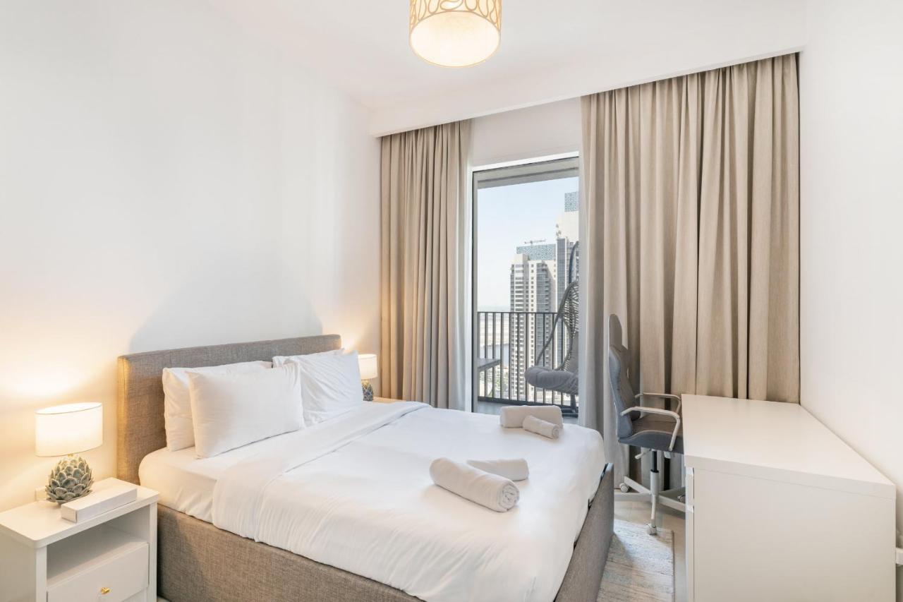 Spacious 2 Bedroom On High Floor In Creek Horizon - Allsopp&allsopp *