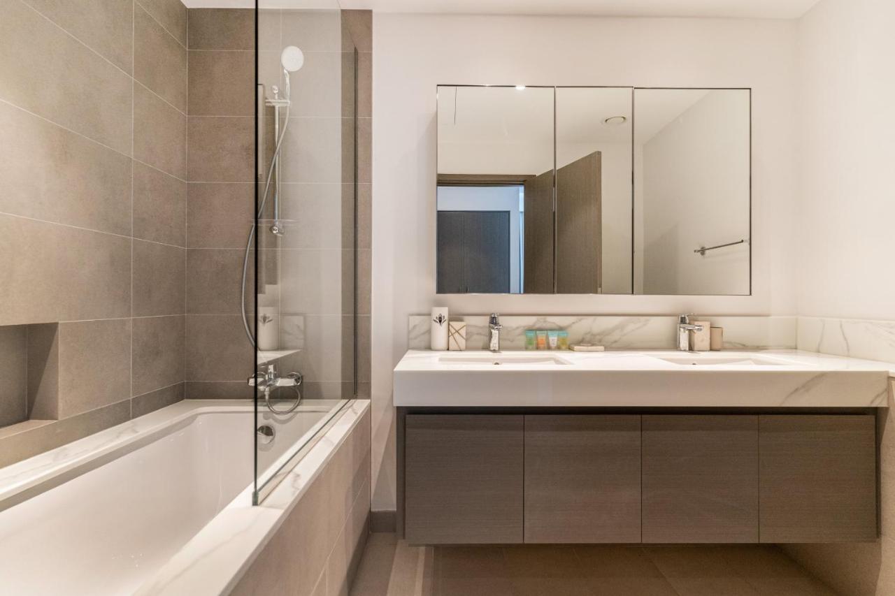 Spacious 2 Bedroom On High Floor In Creek Horizon - Allsopp&allsopp