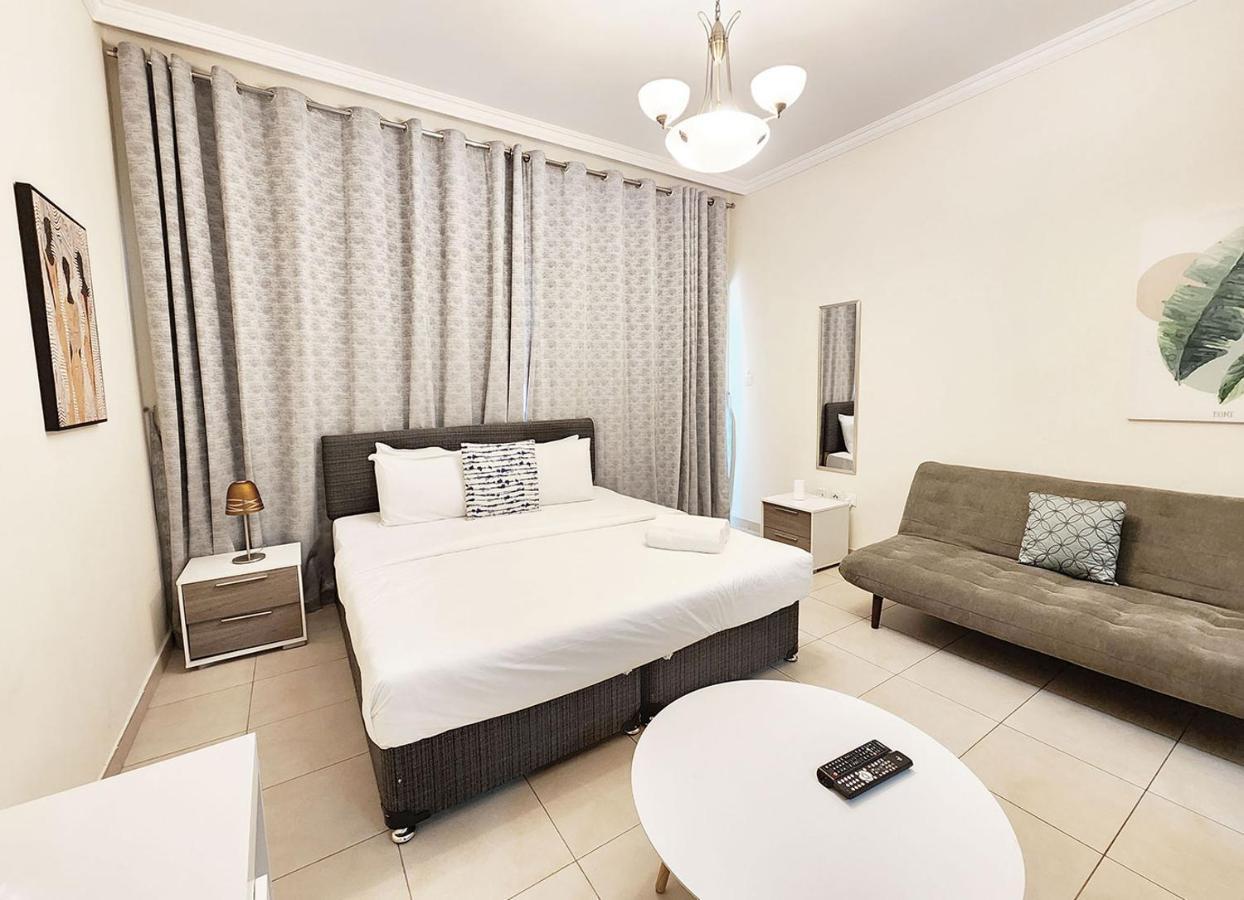 Rh- Relaxing Studio, Downtown With Private Balcony, Walk Away From Burj Khalifa