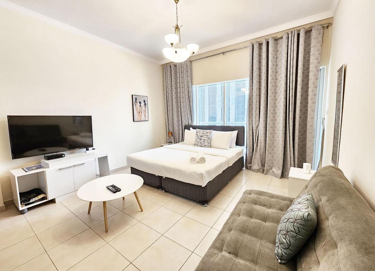 Rh- Relaxing Studio, Downtown With Private Balcony, Walk Away From Burj Khalifa Apartment *