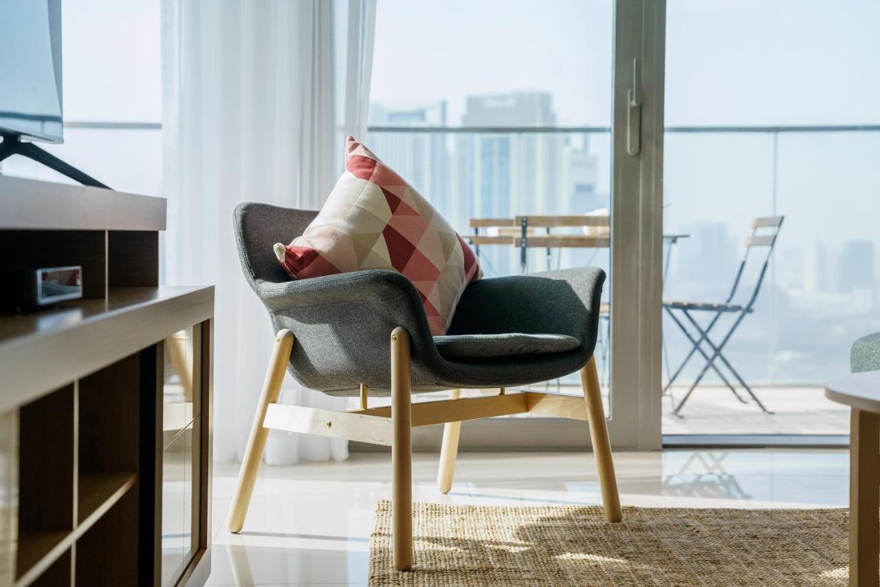 Chic & Trendy 3br+kid's In Vibrant Downtown Apartment Dubai