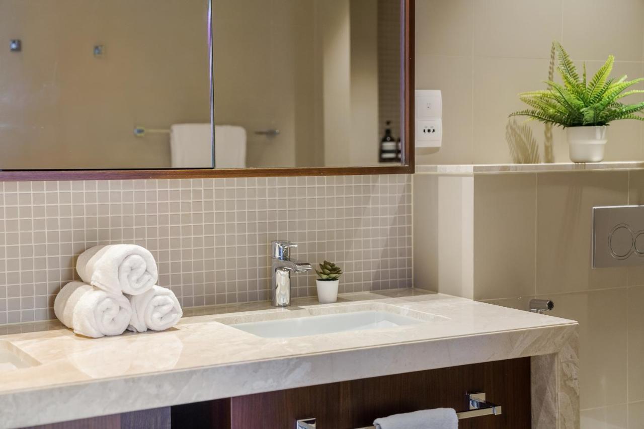 Chic & Trendy 3br+kid's In Vibrant Downtown Apartment