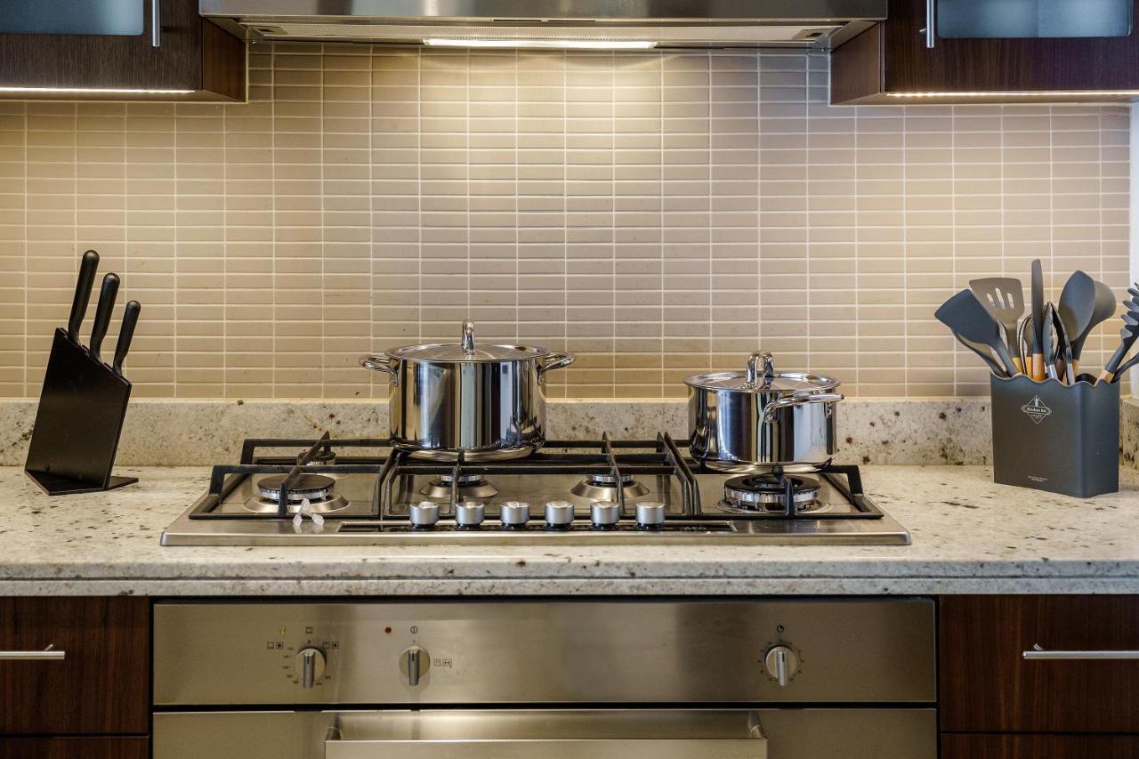 Chic & Trendy 3br+kid's In Vibrant Downtown Apartment