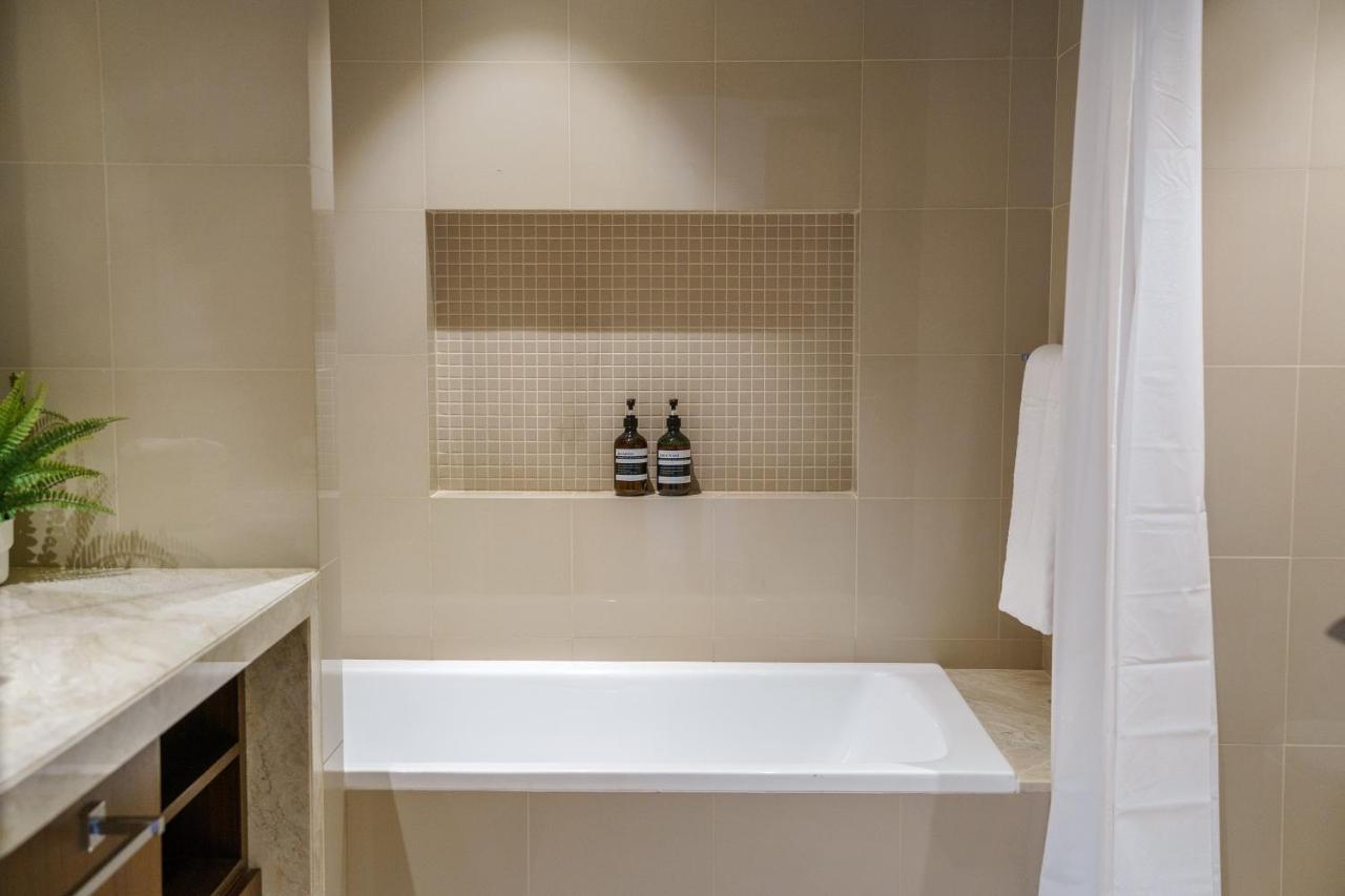 Chic & Trendy 3br+kid's In Vibrant Downtown Apartment Dubai