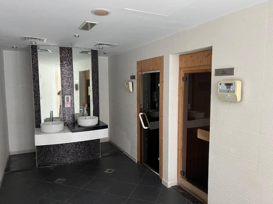 Studio In Sky View Tower Marina Apartment