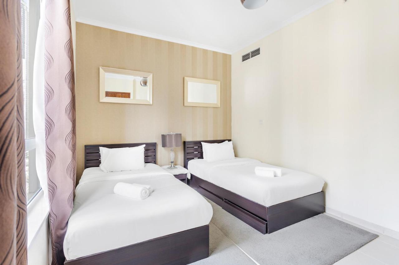 The Amazing 2br, Near Burj Park With A Gym & Pool * Dubai